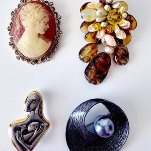 Brooch Lot